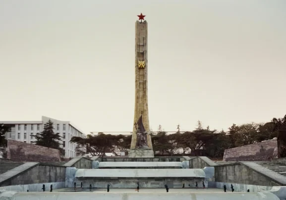 Che Onejoon,
Tiglachin Monument, built in 1977,
Addis Ababa, Ethiopia, 2015,
Digital C-print, 60 x 86 cm